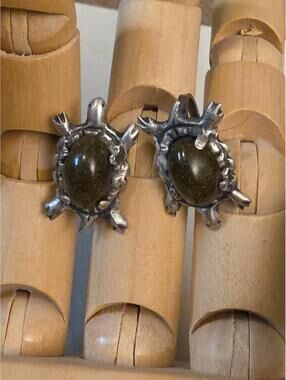 Vintage Mexico 925 Sterling Silver natural Stone Turtle Screw Back Earrings